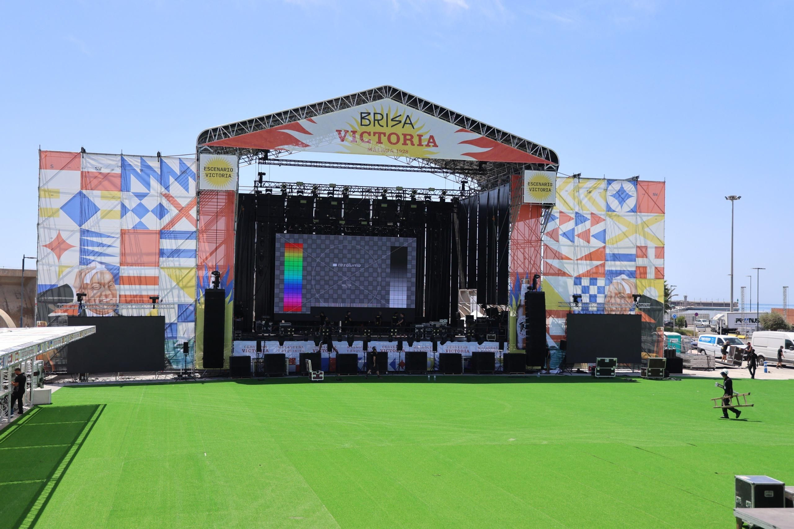 Preparativos del Brisa Festival en el Puerto de Málaga