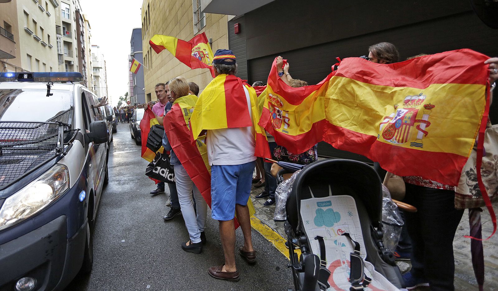Despedida a los agentes de la Policía Nacional que se suman al dispositivo del 1-O