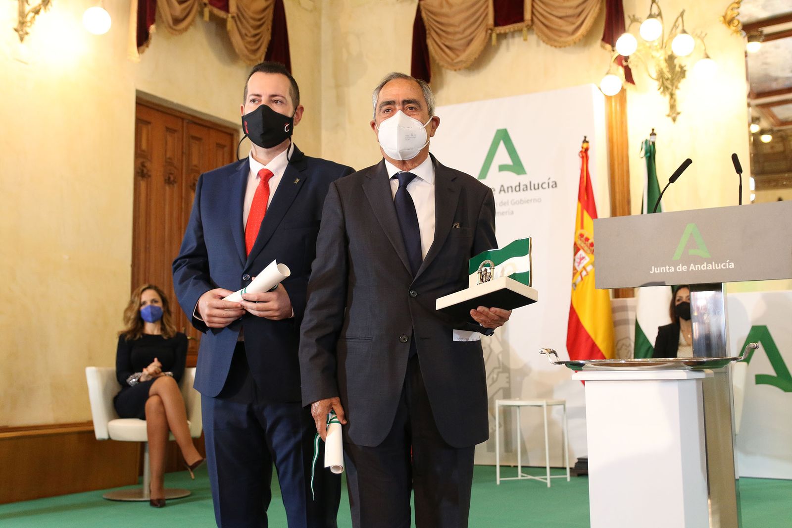 Fotogalería de la entrega de banderas por el Día de Andalucía