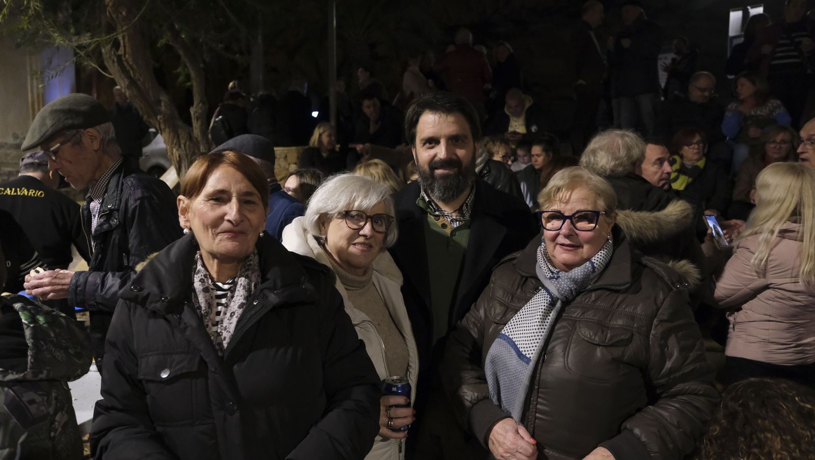 Las Hogueras de San Antón del casco histórico de Almería, en imágenes