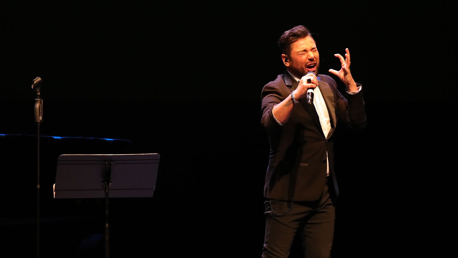 Miguel Poveda intervino en el homenaje que se le tributó a Manuel Alejandro en Jerez.