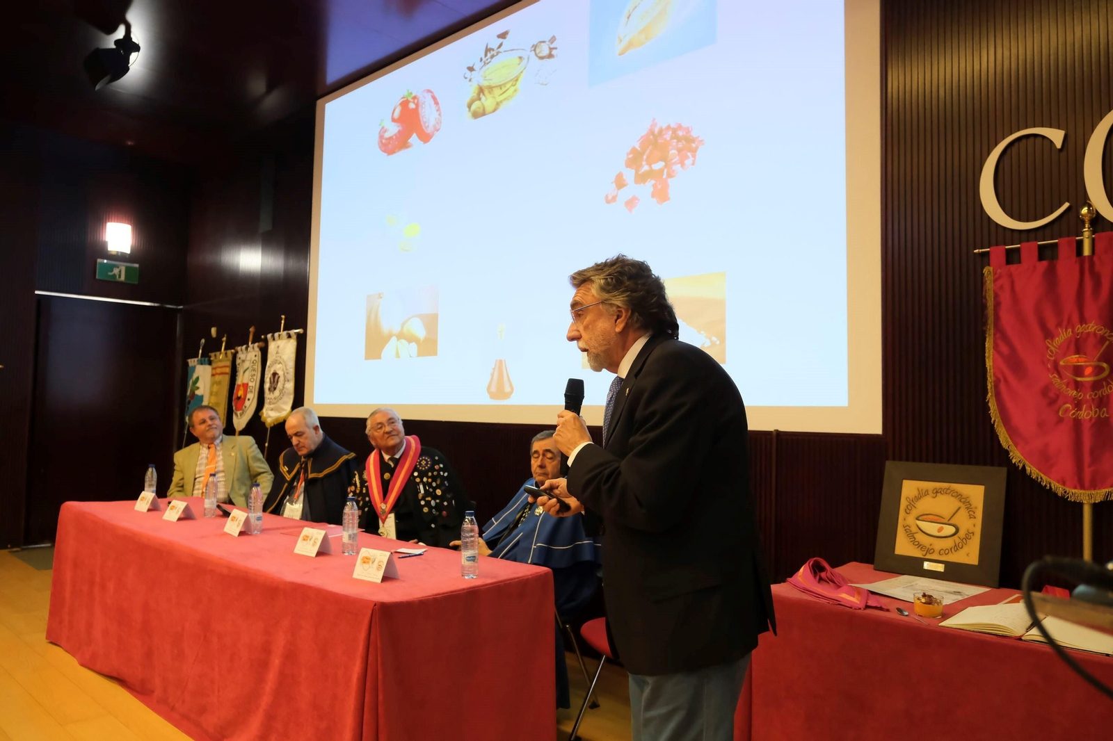 El I Capítulo de la Cofradía del Salmorejo Cordobés, en imágenes El I Capítulo de la Cofradía del Salmorejo Cordobés, en imágenes
