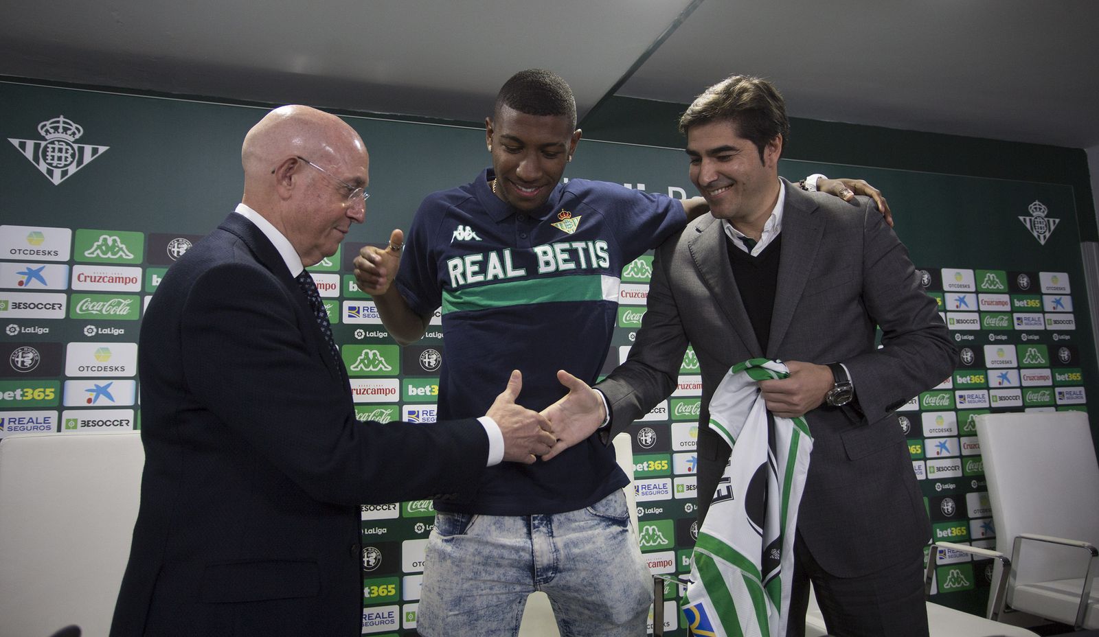 Serra Ferrer junto a Emerson y Ángel Haro.