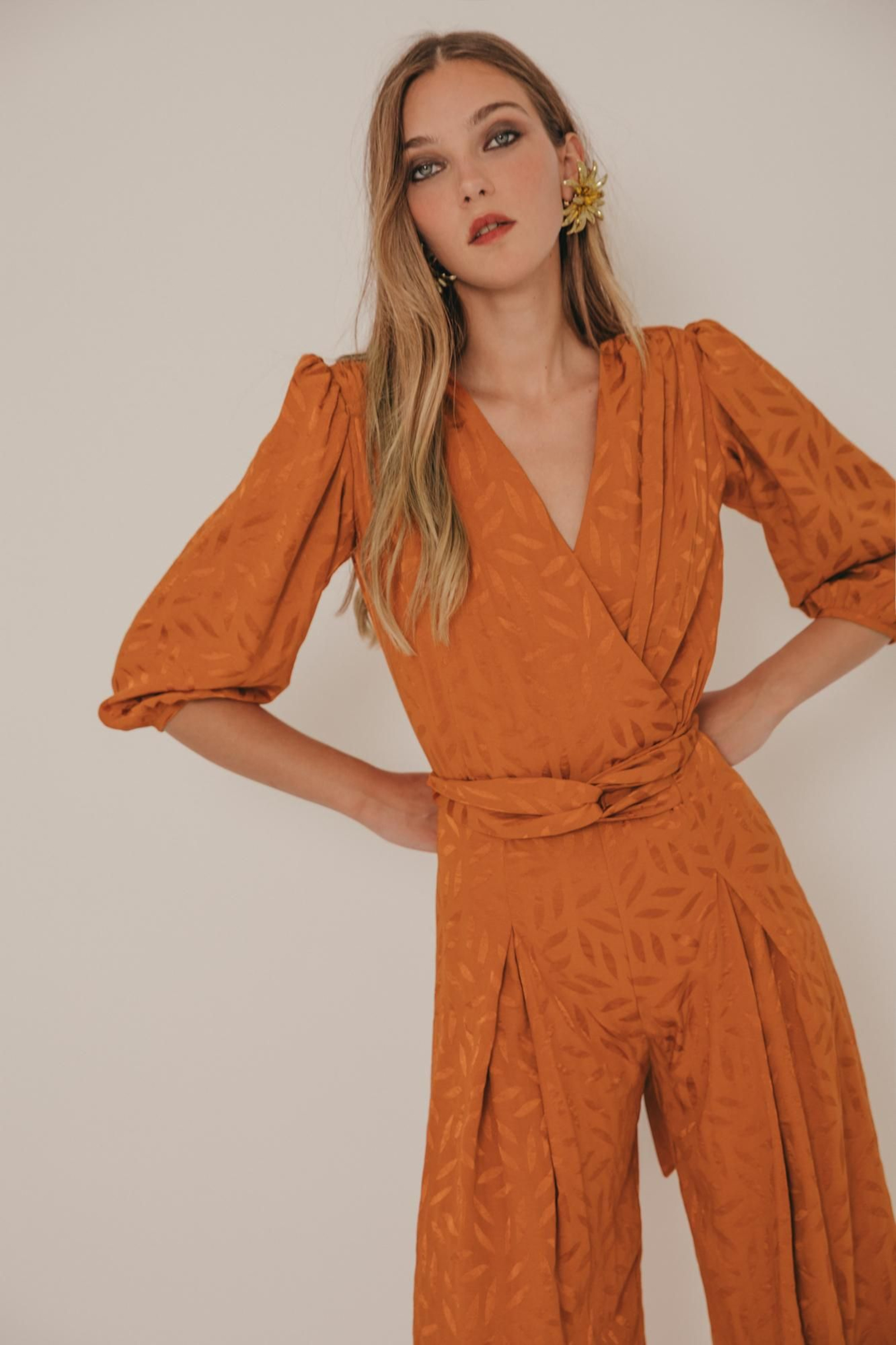 Uno de los looks de invitada de la nueva colección de Cherubina.