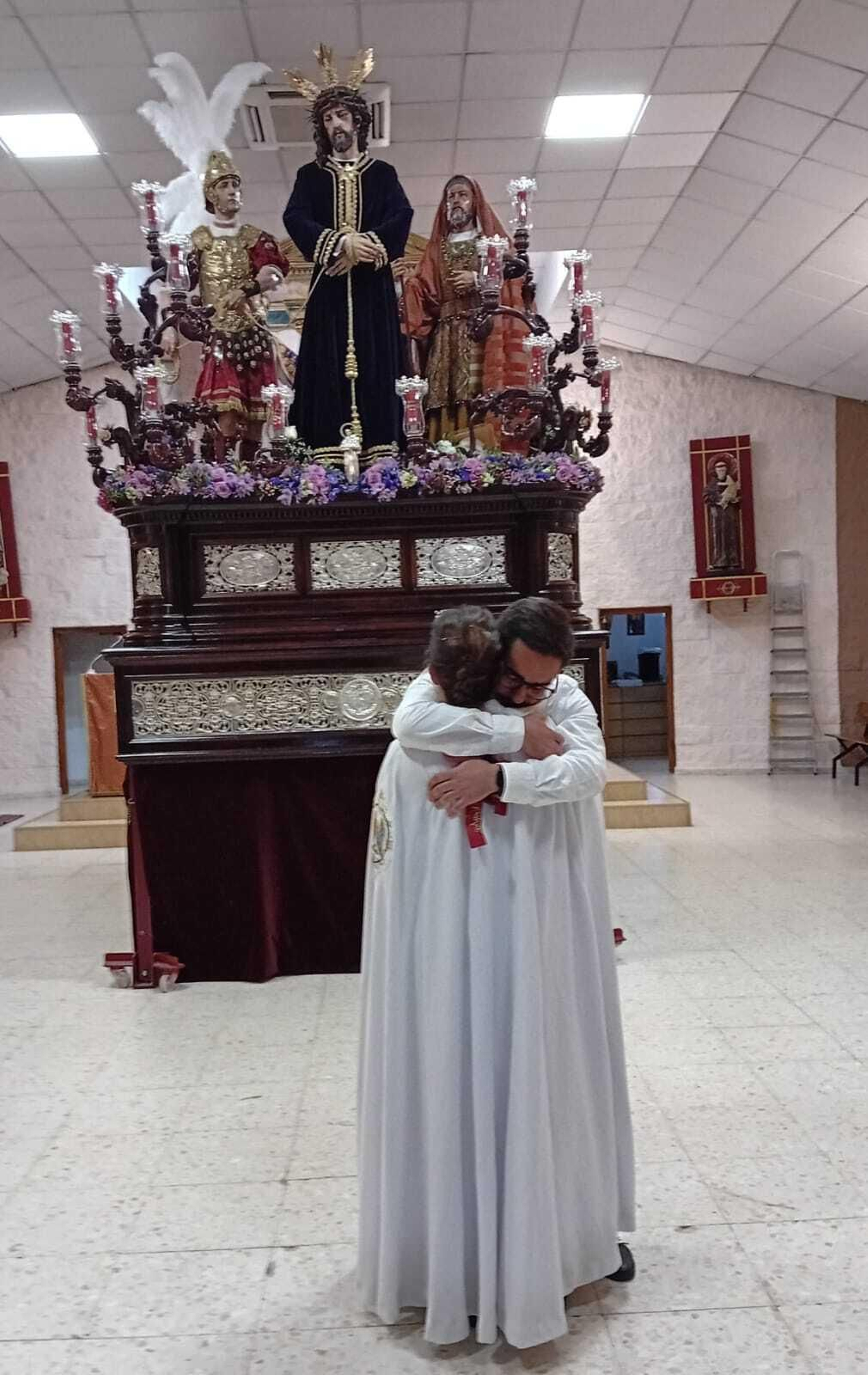 Las imágenes del Martes Santo en Chiclana 2024: El Amor y Afligidos