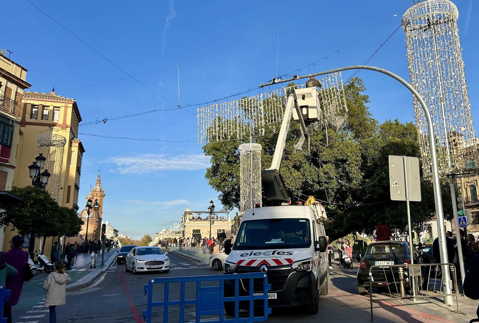 Desmontaje de las luces del Altozano por segunda vez