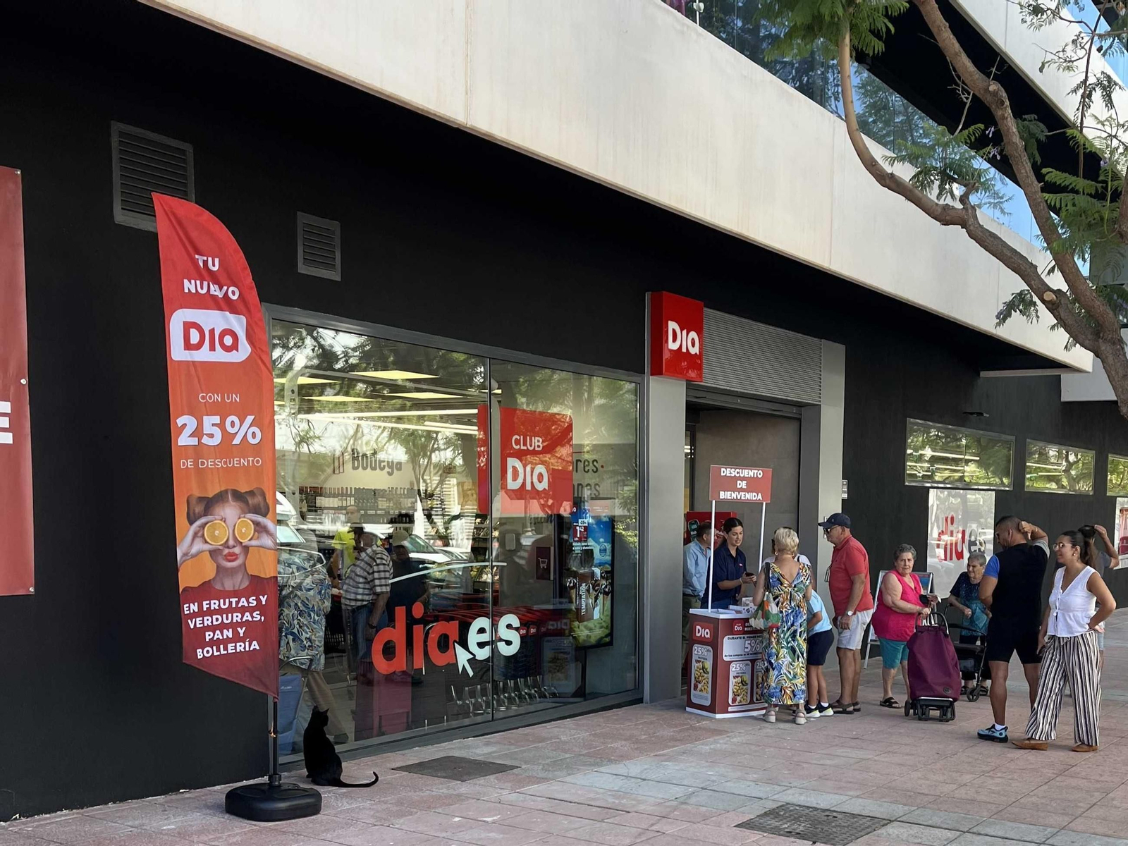 Fachada de la tienda de Dia de Estepona.