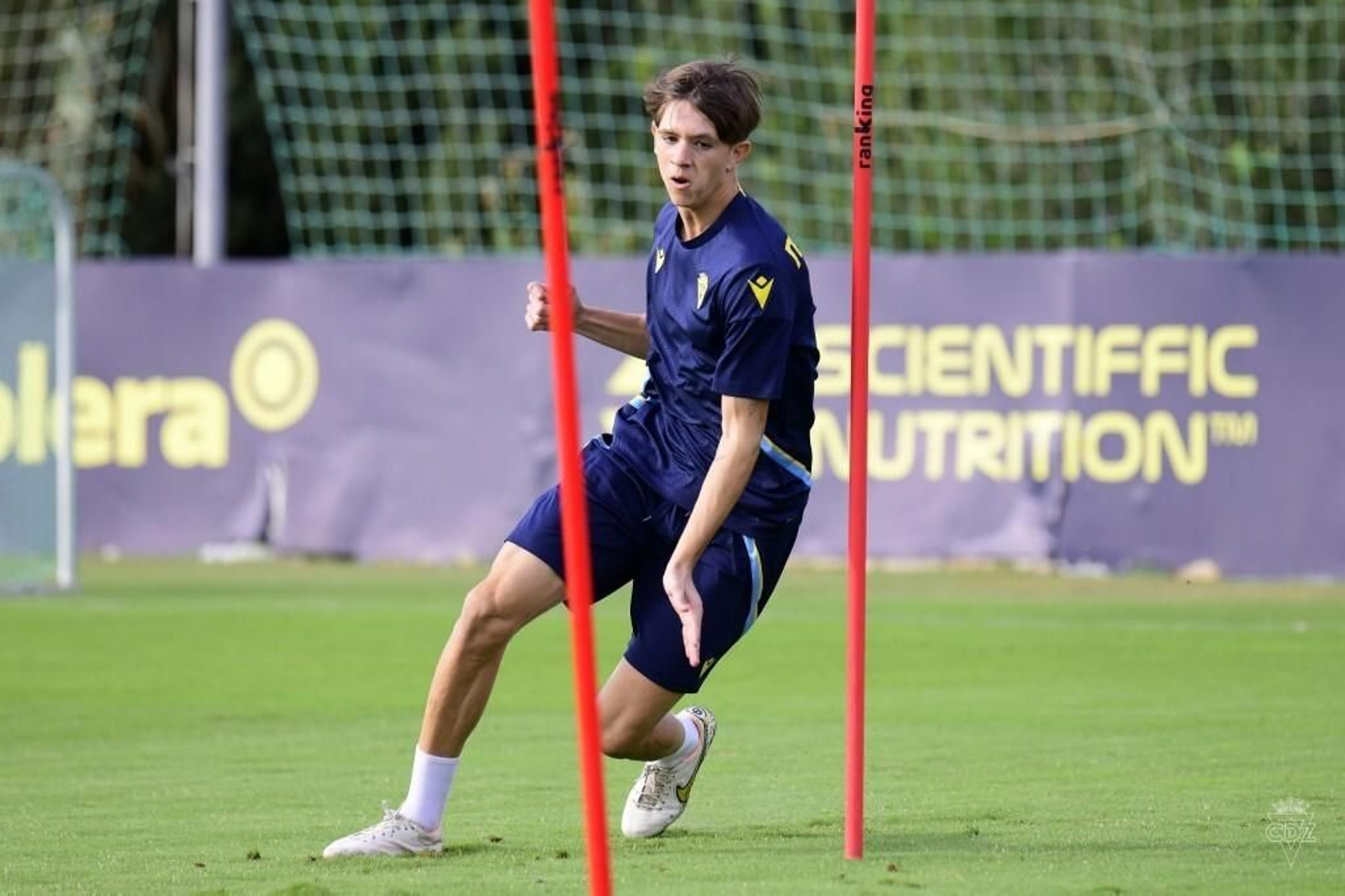 El sueño de Kikín de debutar en partido oficial tendrá que esperar.