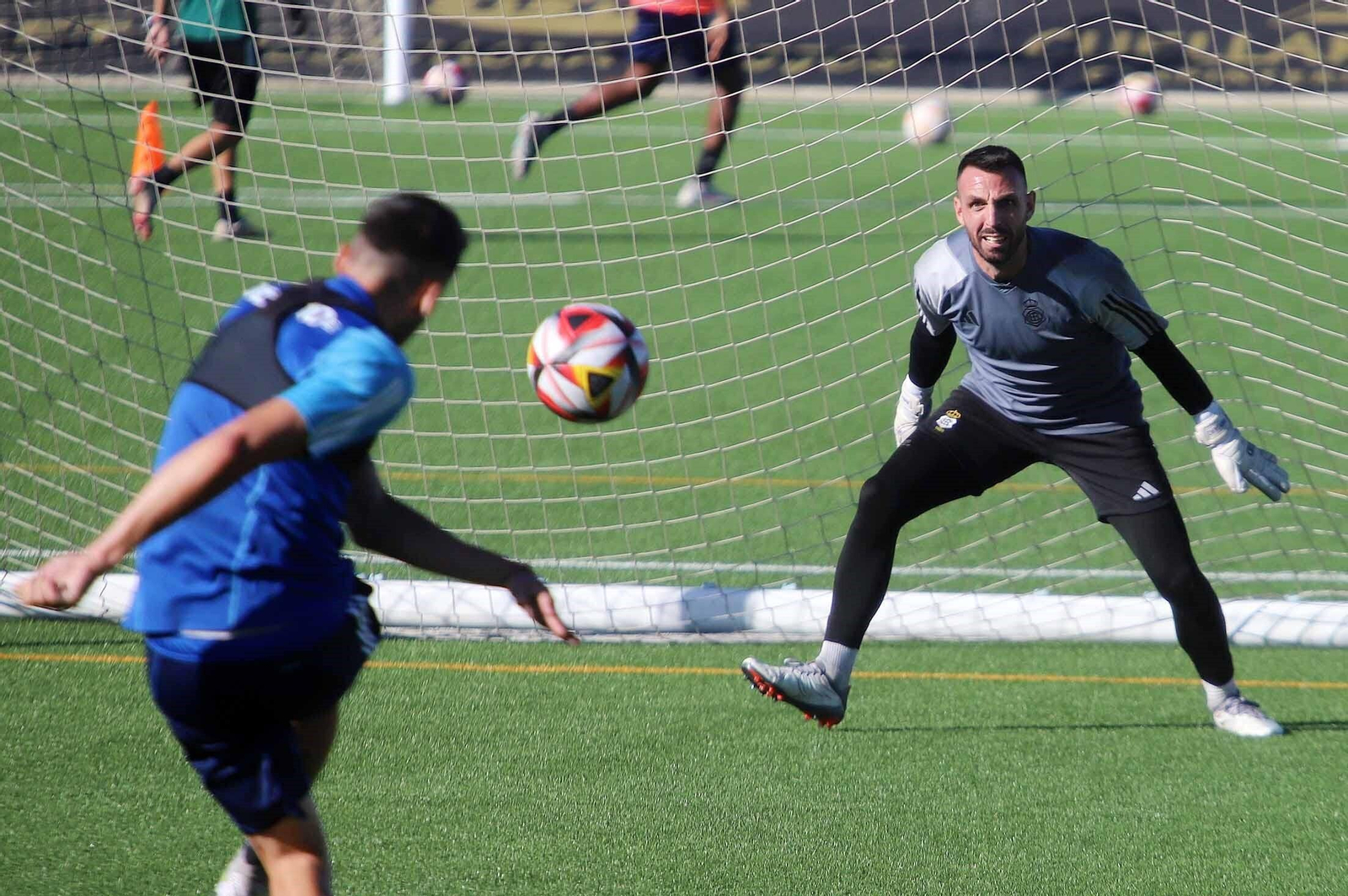 Rubén Gálvez, durante el entrenamiento del Recre.