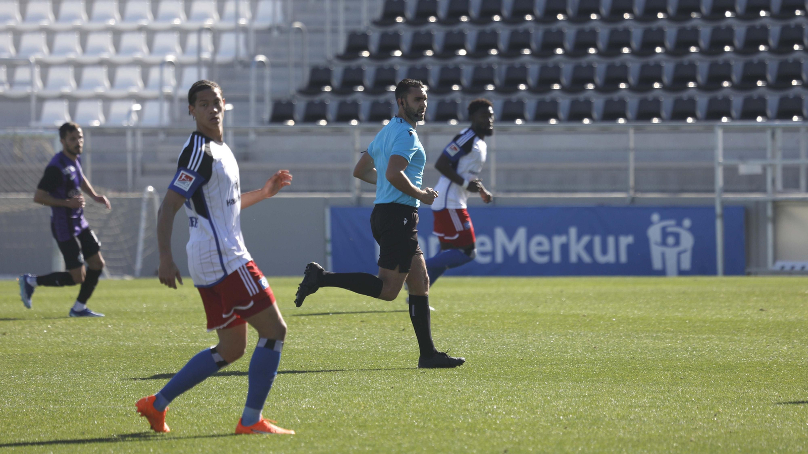 Las fotos  del partido de fútbol entre los equipos  Hamburgo - Zurich