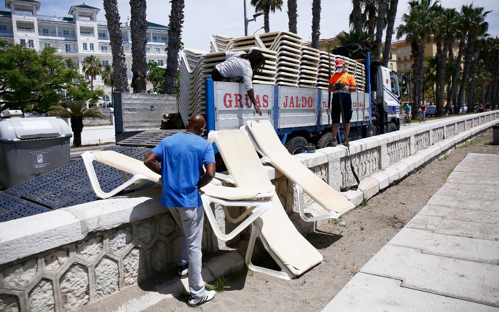 Los bañistas estrenan en las playas la fase 2