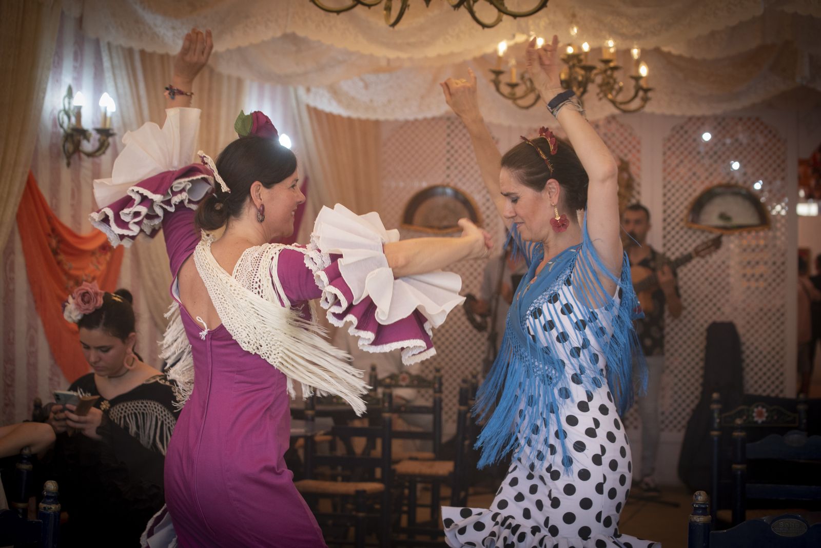 Estallido de colores en el miércoles de Feria de Abril 2023