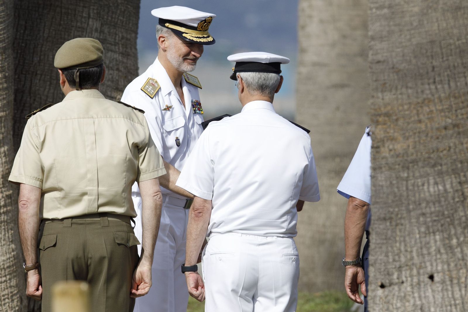 Las Fuerzas Armadas desembarcan en Motril: buques, paracaidistas y helicópteros en primera línea de playa