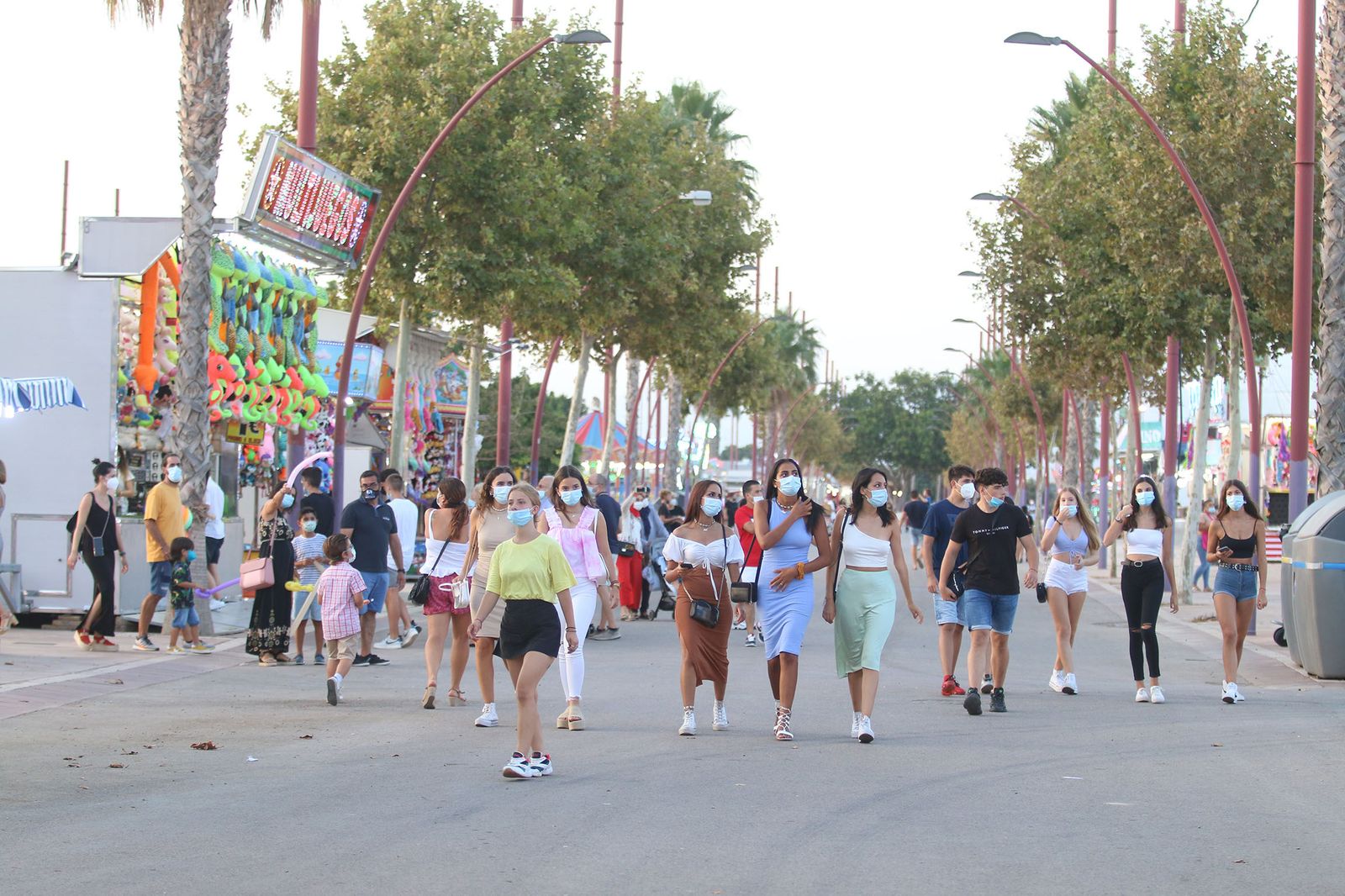 Primer día de cacharricos en una reducida Feria de Almería 2021