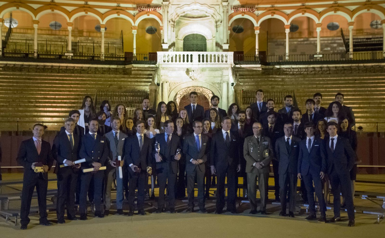 Foto de familia tras la concesión de los premios.