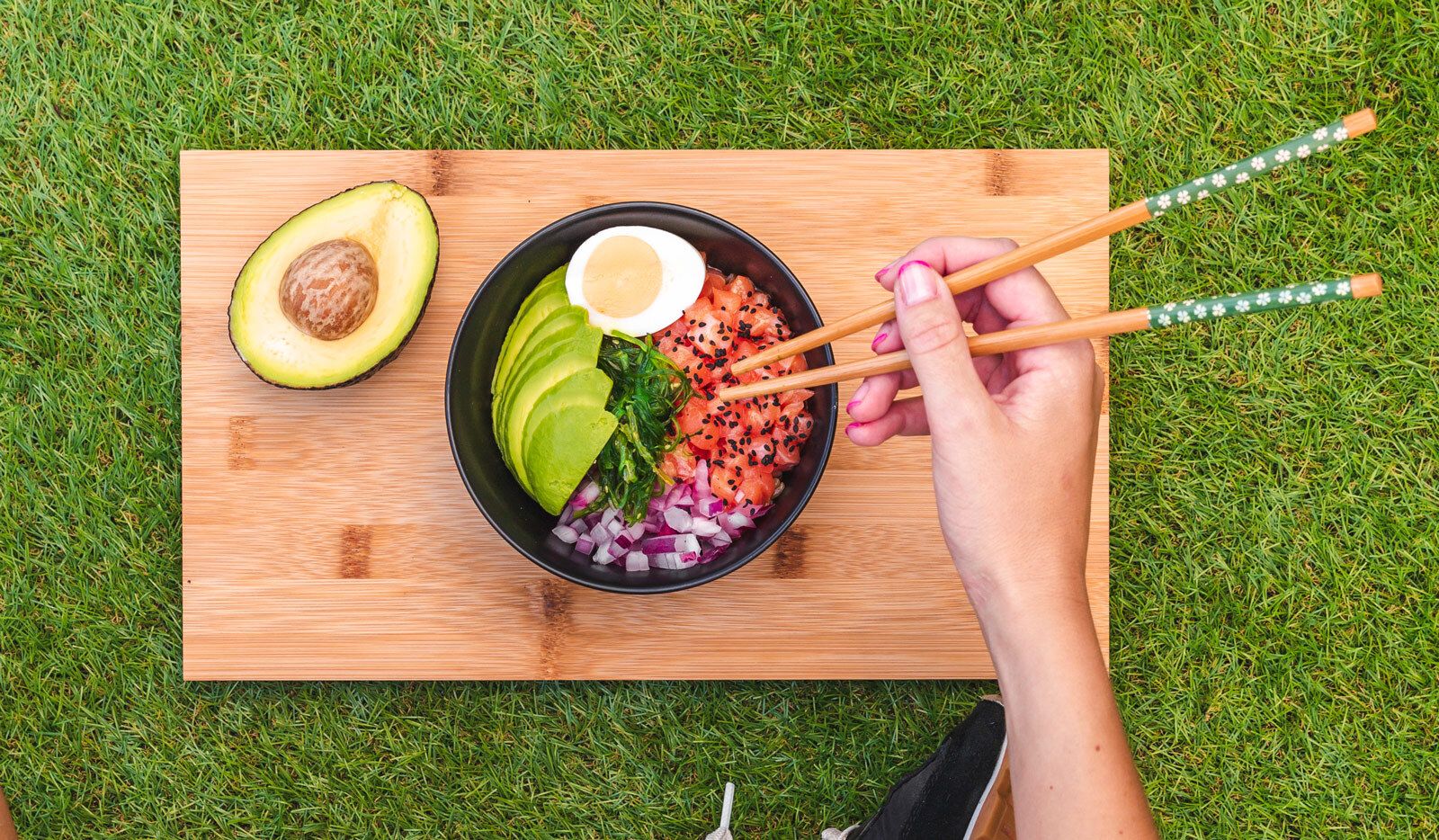 Este establecimiento prepara los poke más famosos de la provincia