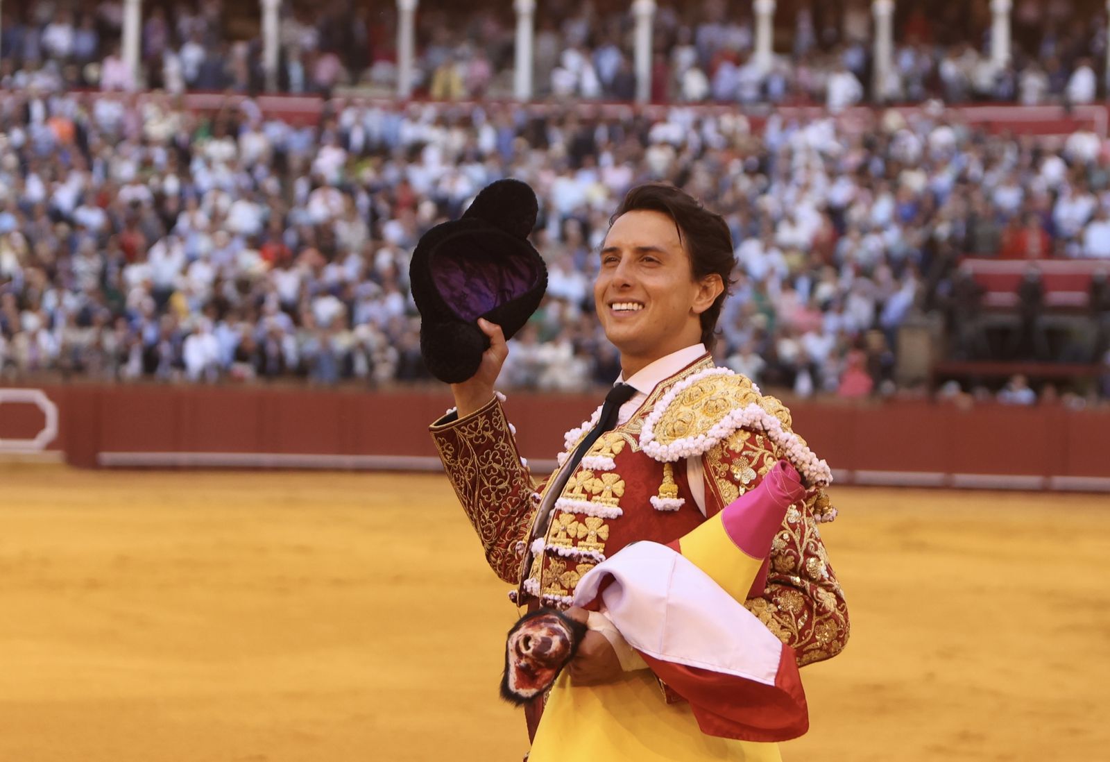 Las mejores imágenes de la corrida de toros de Juan Ortega, Roca Rey y Pablo Aguado