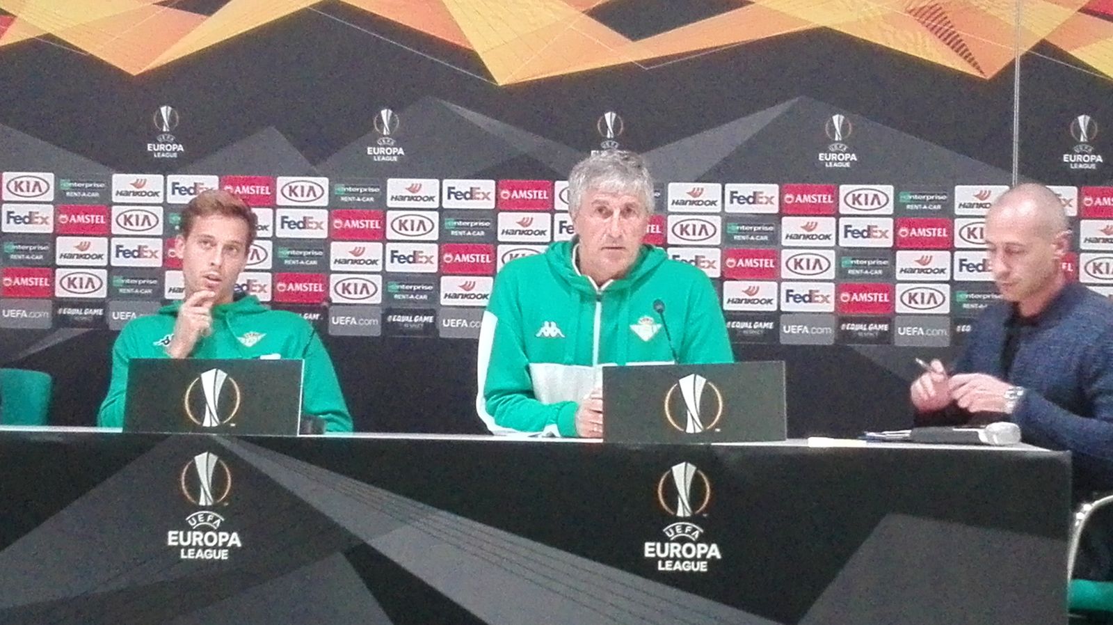 Setién, en la sala de prensa de San Siro.