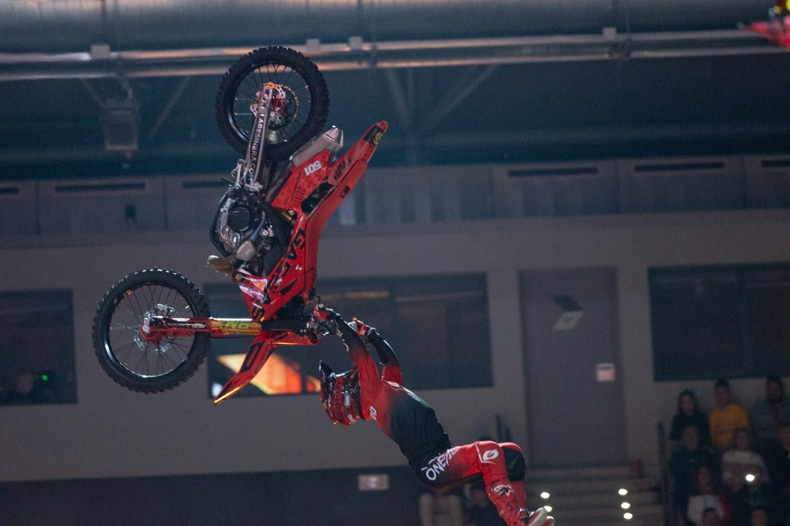 En imágenes: el Soloflow Freestyle enamora en Jaén con acrobacias y espectáculo en estado puro