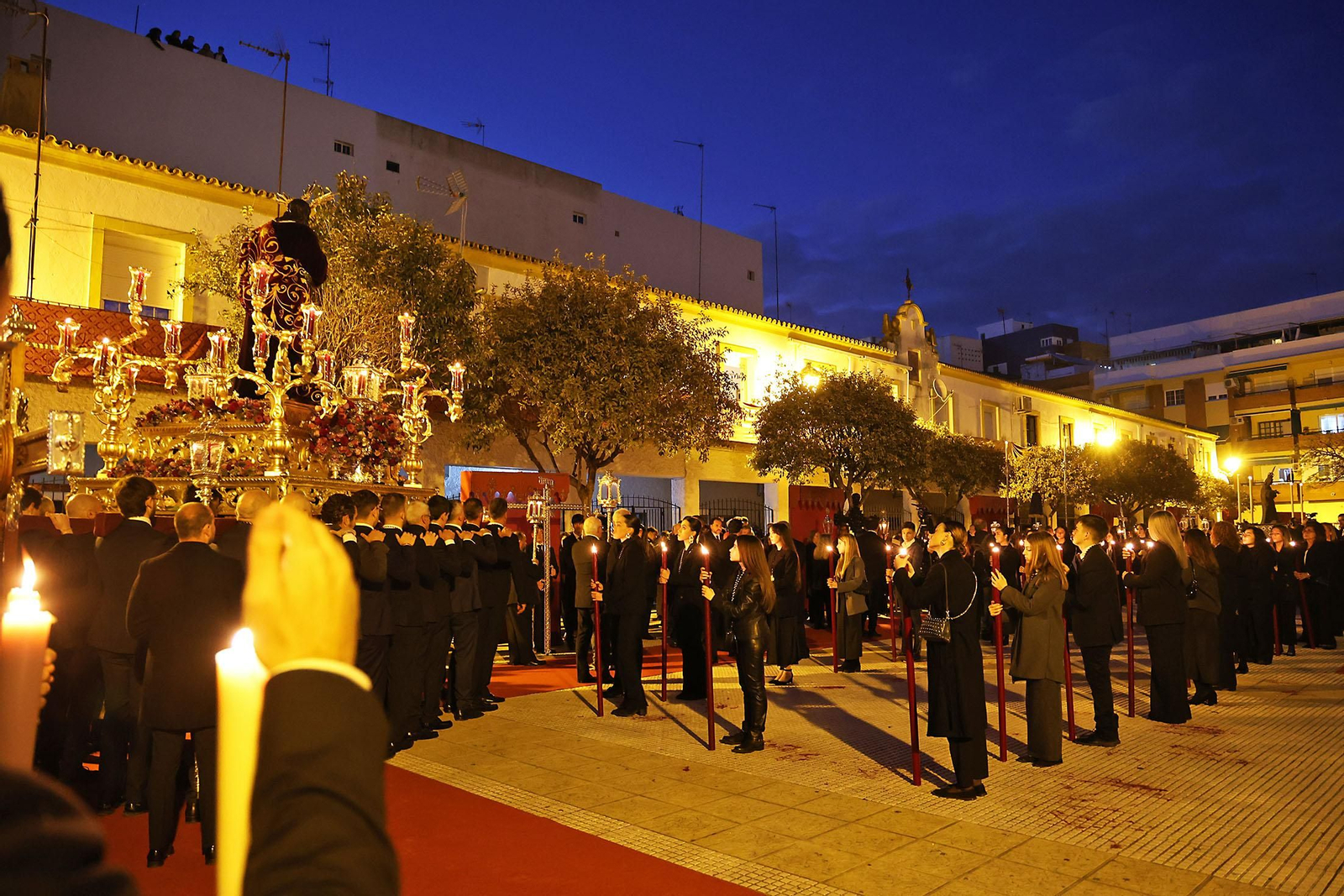 Imágenes del Vía Crucis del Consejo de Cofradías y Hermandades de Huelva