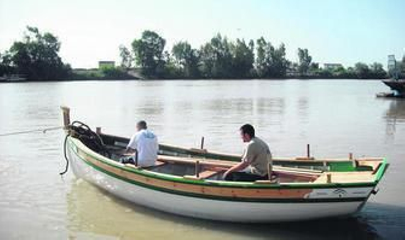 1. Barca Coria realizada por la Escuela Taller de la Fundación Nao Victoria según las barcas que en el siglo XVII servían para el transporte de viajeros. 2. El exterior de los talleres era muy utilizado por los carpinteros de ribera.  3, 4 y 5. Los astilleros de Coria del Río supusieron un gran acicate para la economía del municipio. 4. Barco realizado en el año 1954. 6. Fernando Asián, uno de los últimos carpinteros de ribera. 7. Los barcos eran de diferente tamaño.