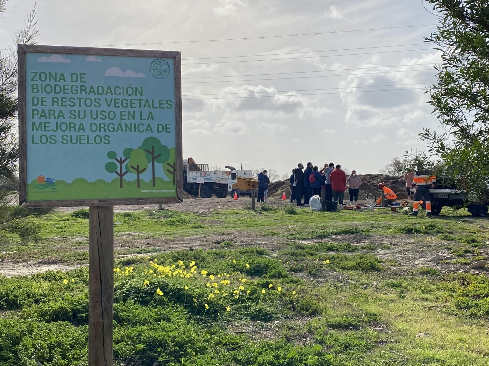 En este espacio se transforman los residuos vegetales de El Puerto de Santa María, incluso las algas secas, para conseguir abono natural.