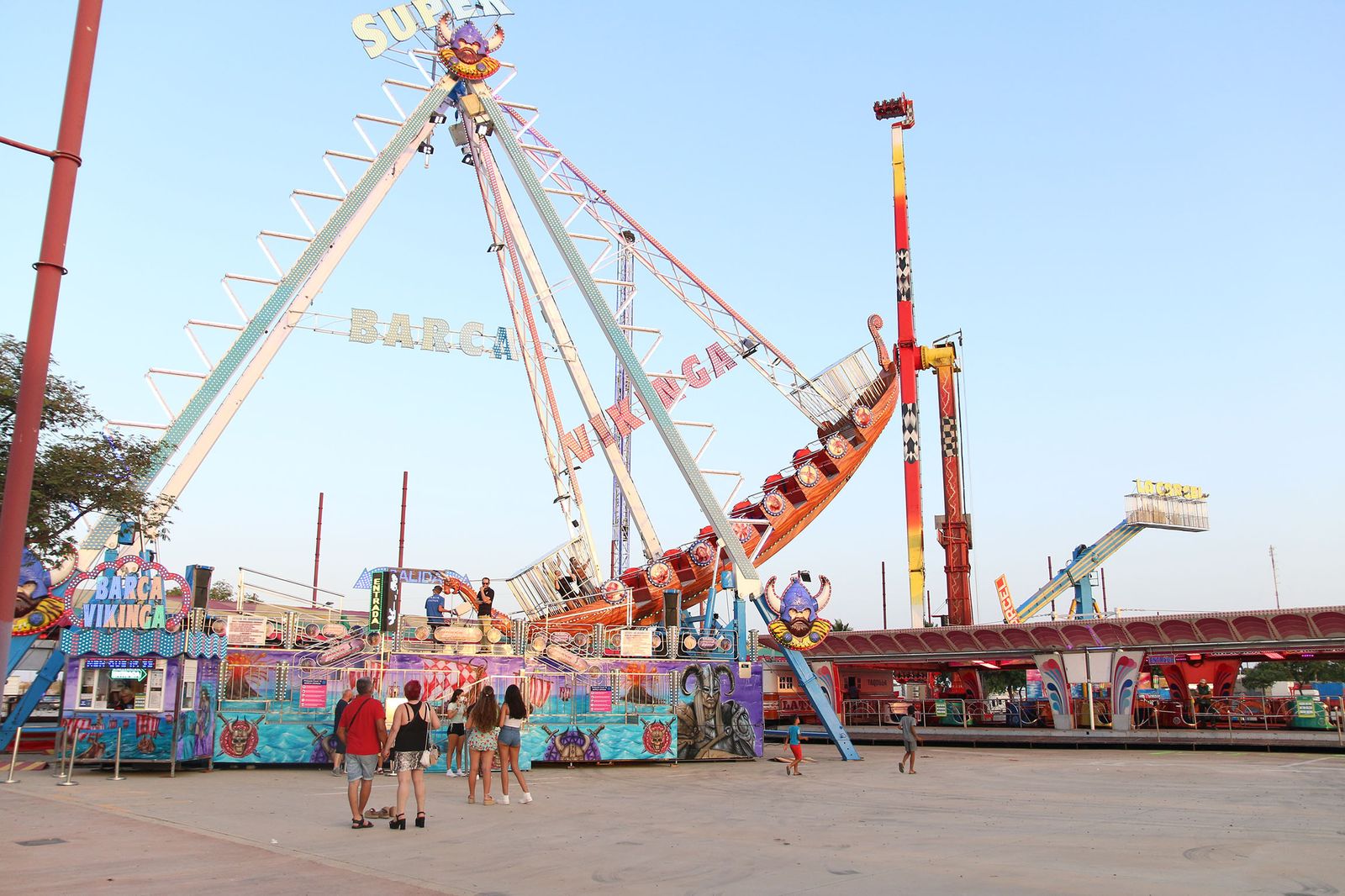 Primer día de cacharricos en una reducida Feria de Almería 2021