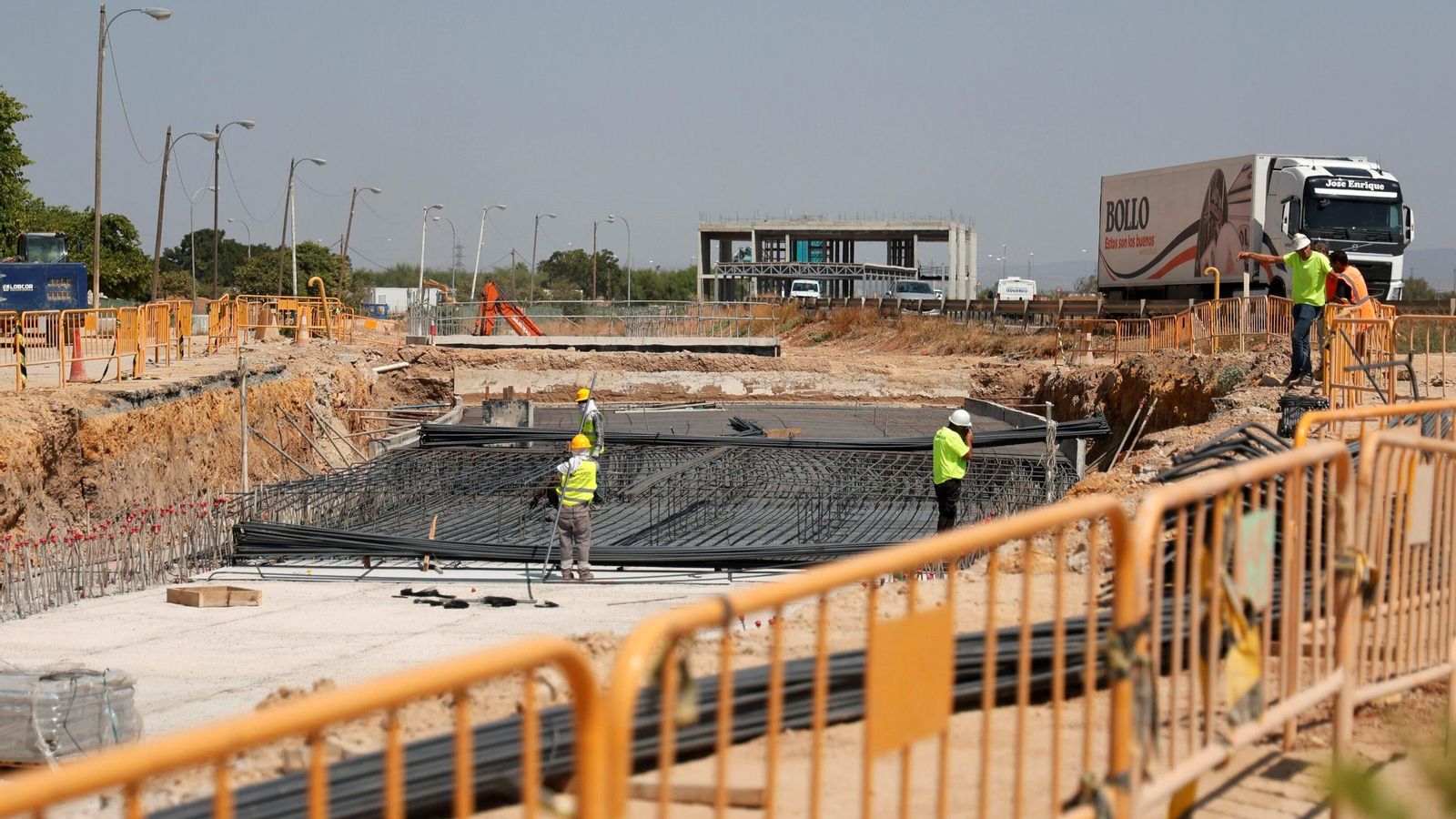 Trabajos de ferralla para la losa superior del túnel de Pino Montano.