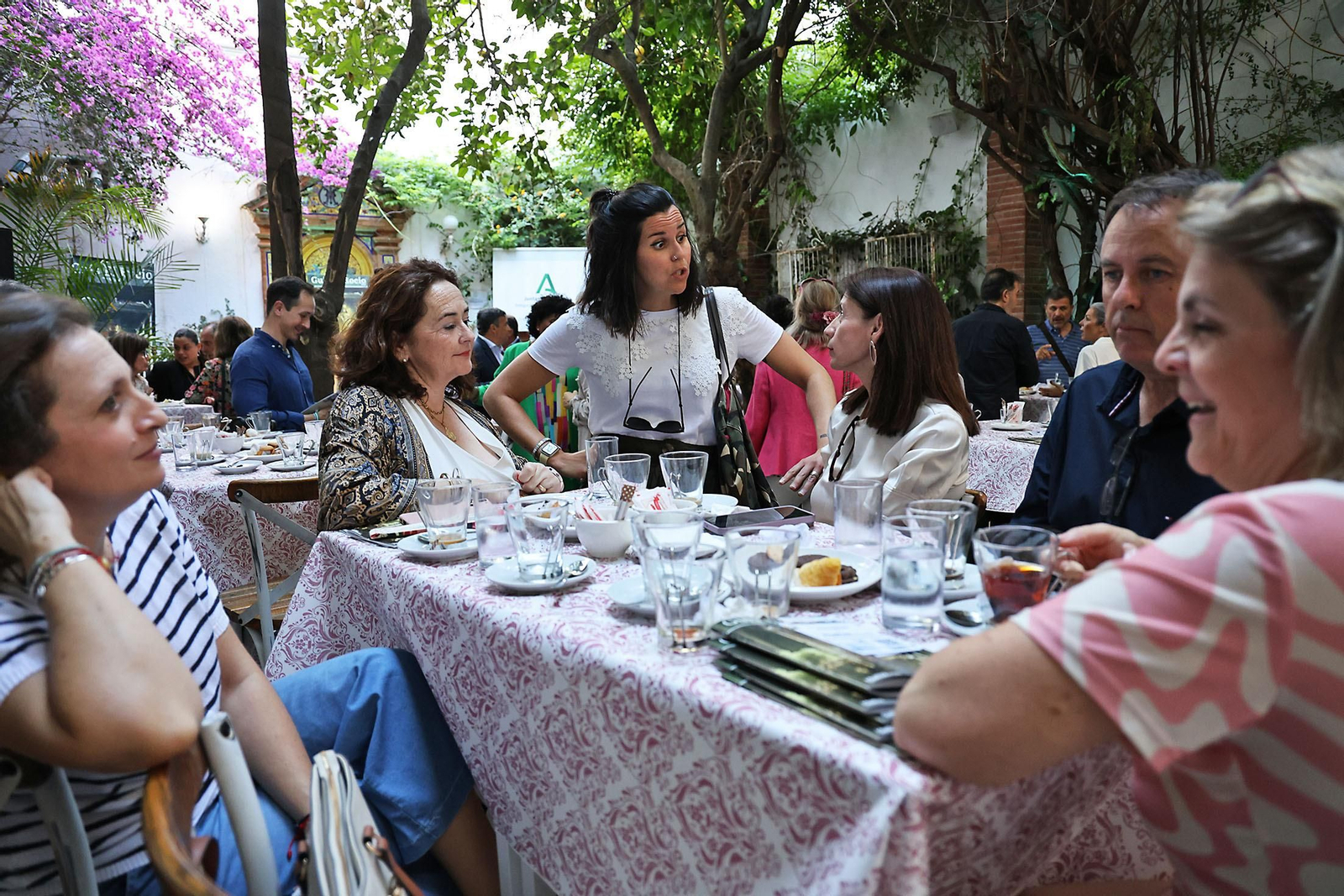 Imágenes de la presentación de la Guía del Rocío 2024 de Huelva Información