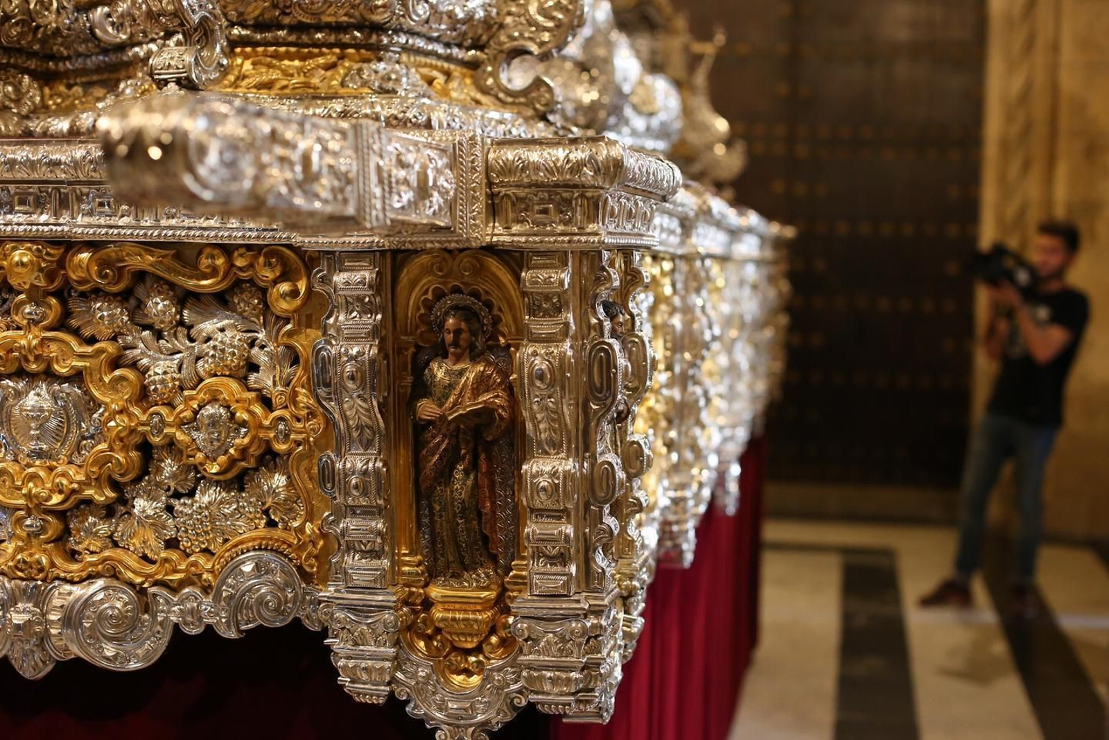 La exposición 'Pasión según Sevilla', en imágenes