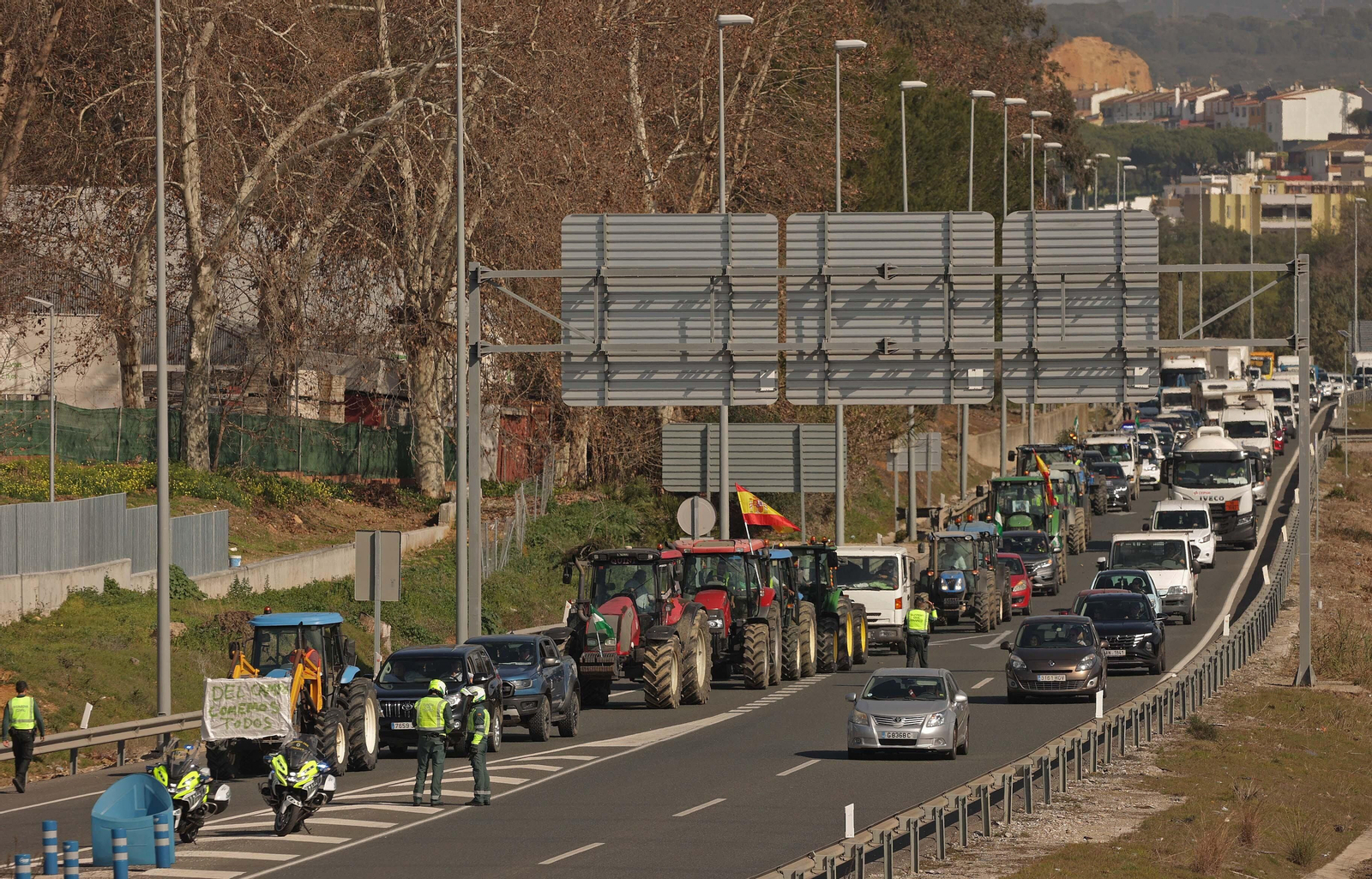 Fotos de la tractorada de agricultores del Valle del Guadiaro en el Campo de Gibraltar