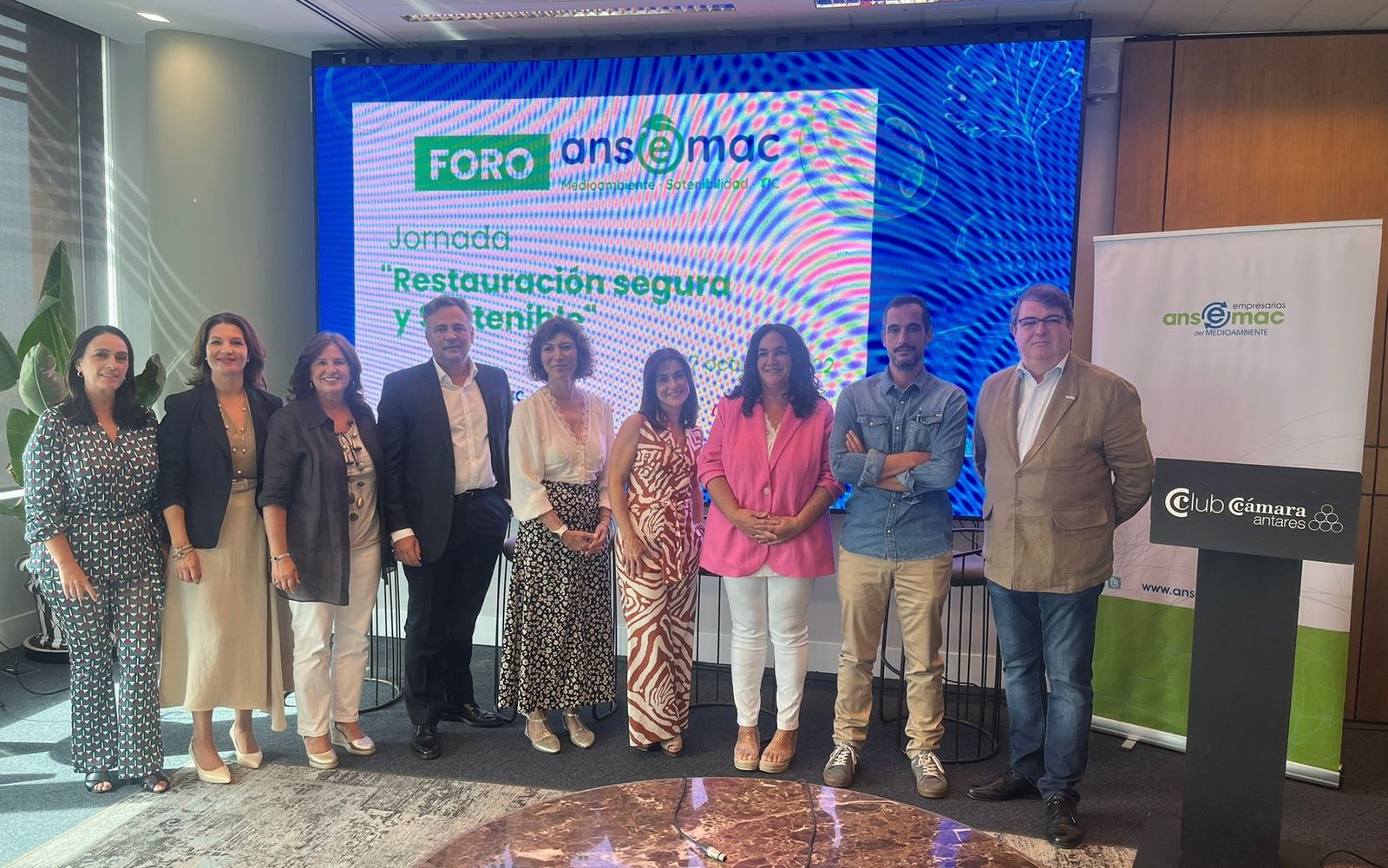 En la imagen algunos/as de los/las ponentes y participantes en la Jornada "Restauración Segura y Sostenible" organizada por Ansemac.