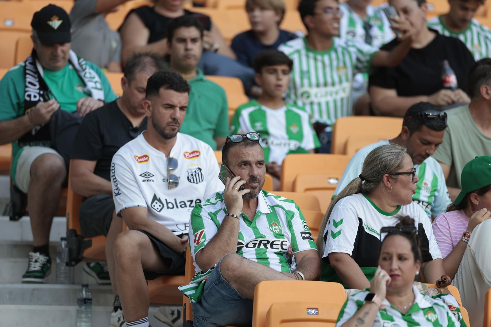 Búscate en las fotos del Betis - Athletic Club