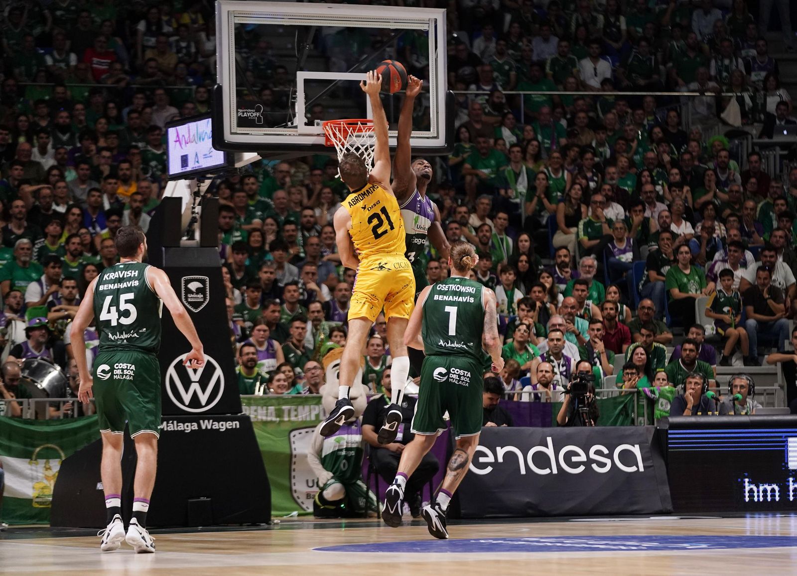 Melvin Ejim, sus cuatro años y seis títulos en Málaga