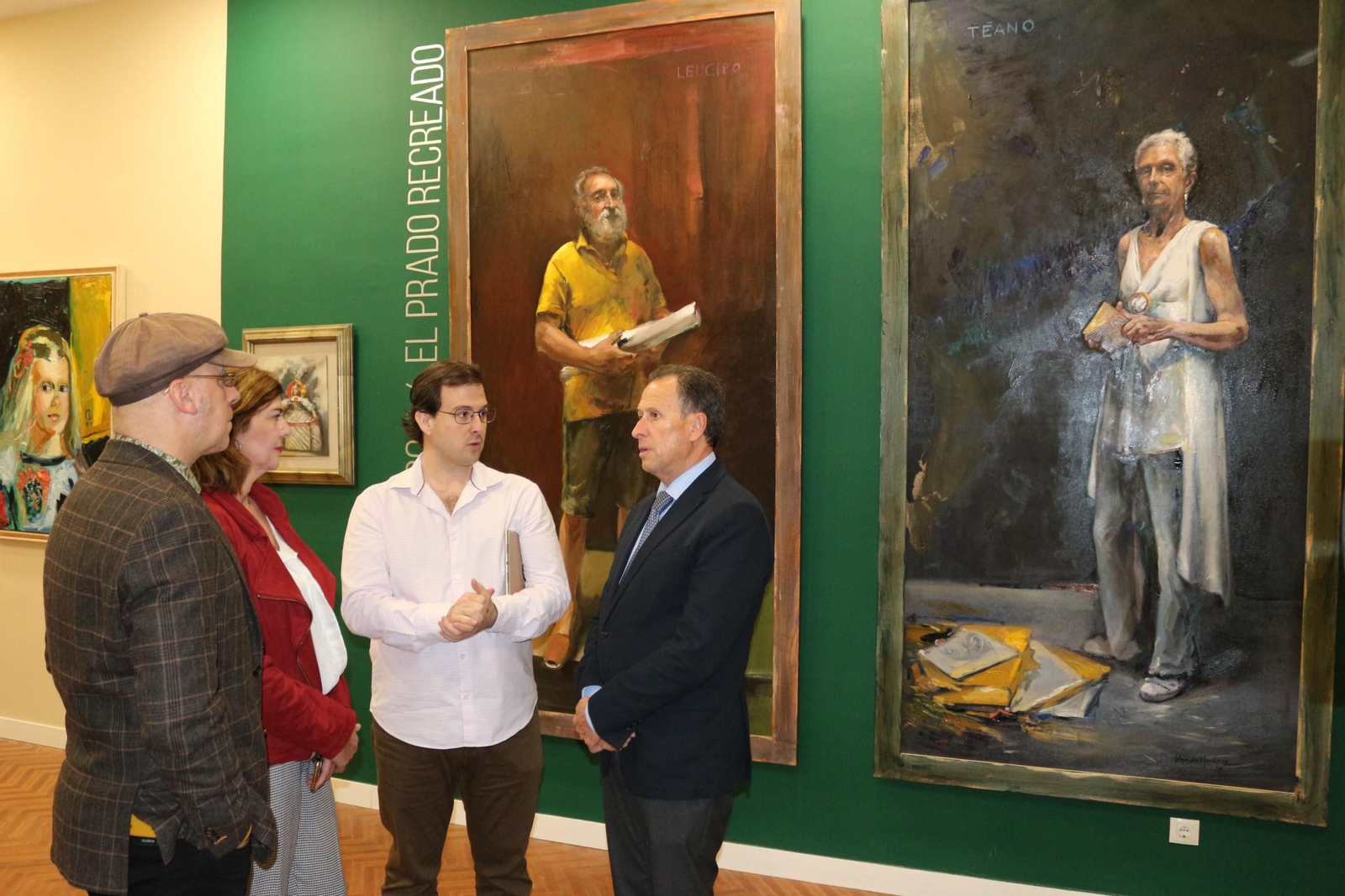 Acto celebrado en el Museo con representantes municipales y el pintor.