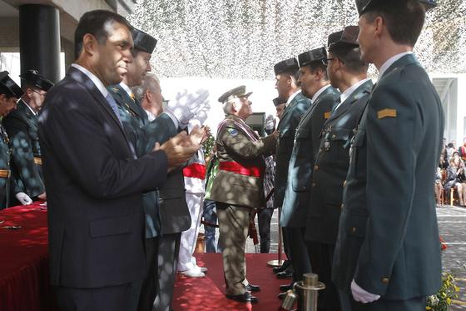 La Comandancia de la Guardia Civil de Cádiz celebra la festividad de su Patrona, la Virgen del Pilar.

Foto: Jesus Marin