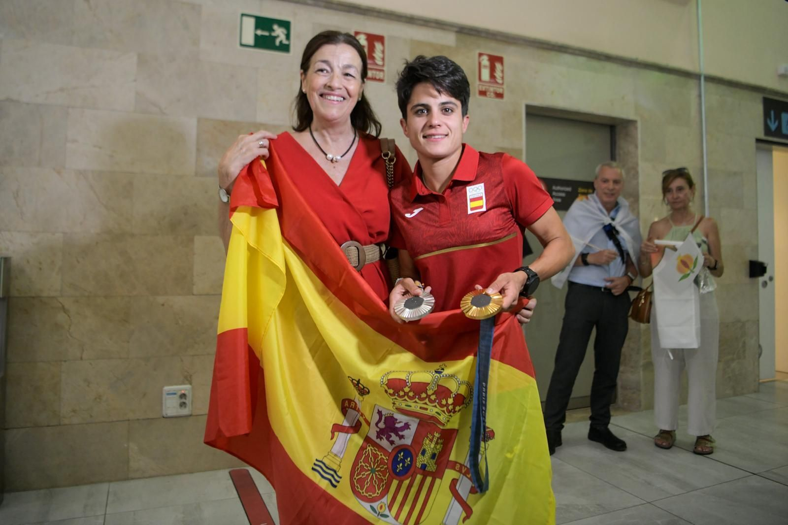 Granada recibe a la campeona María Pérez, en imágenes