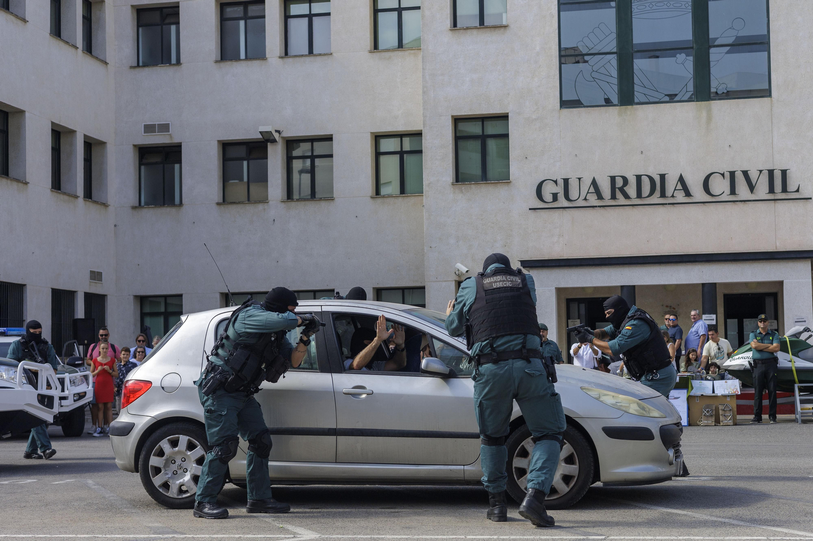 Todas las imágenes de la Jornada de Puertas Abiertas en la Guardia Civil de Cádiz