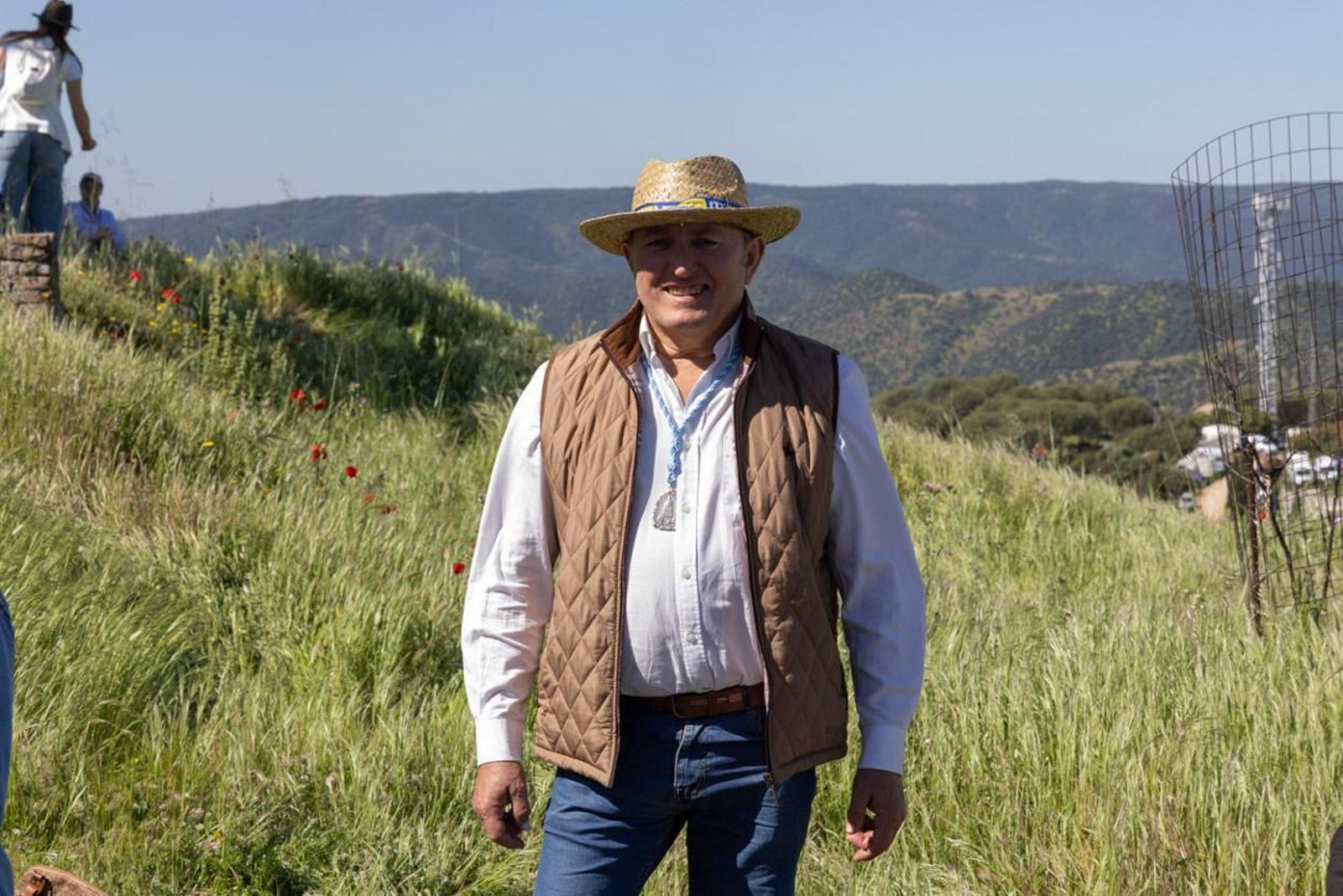 Miles de romeros acuden al encuentro de la Virgen de la Cabeza en su romería