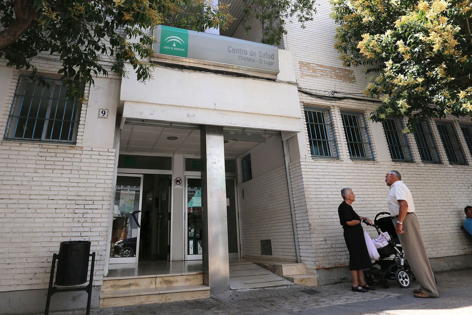 Fachada principal del centro de salud El Lugar, en una imagen de archivo.