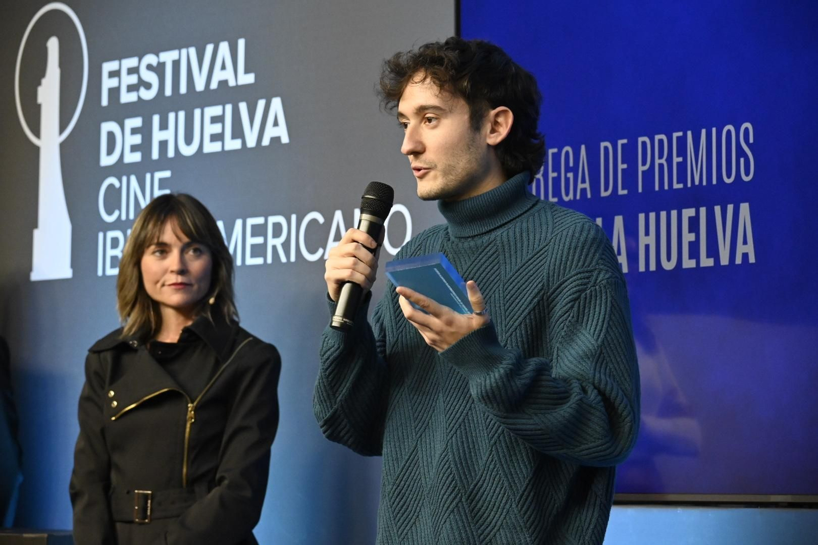 Imágenes de la entrega de los premios a los cortometrajes ganadores de la Sección Pantalla Huelva