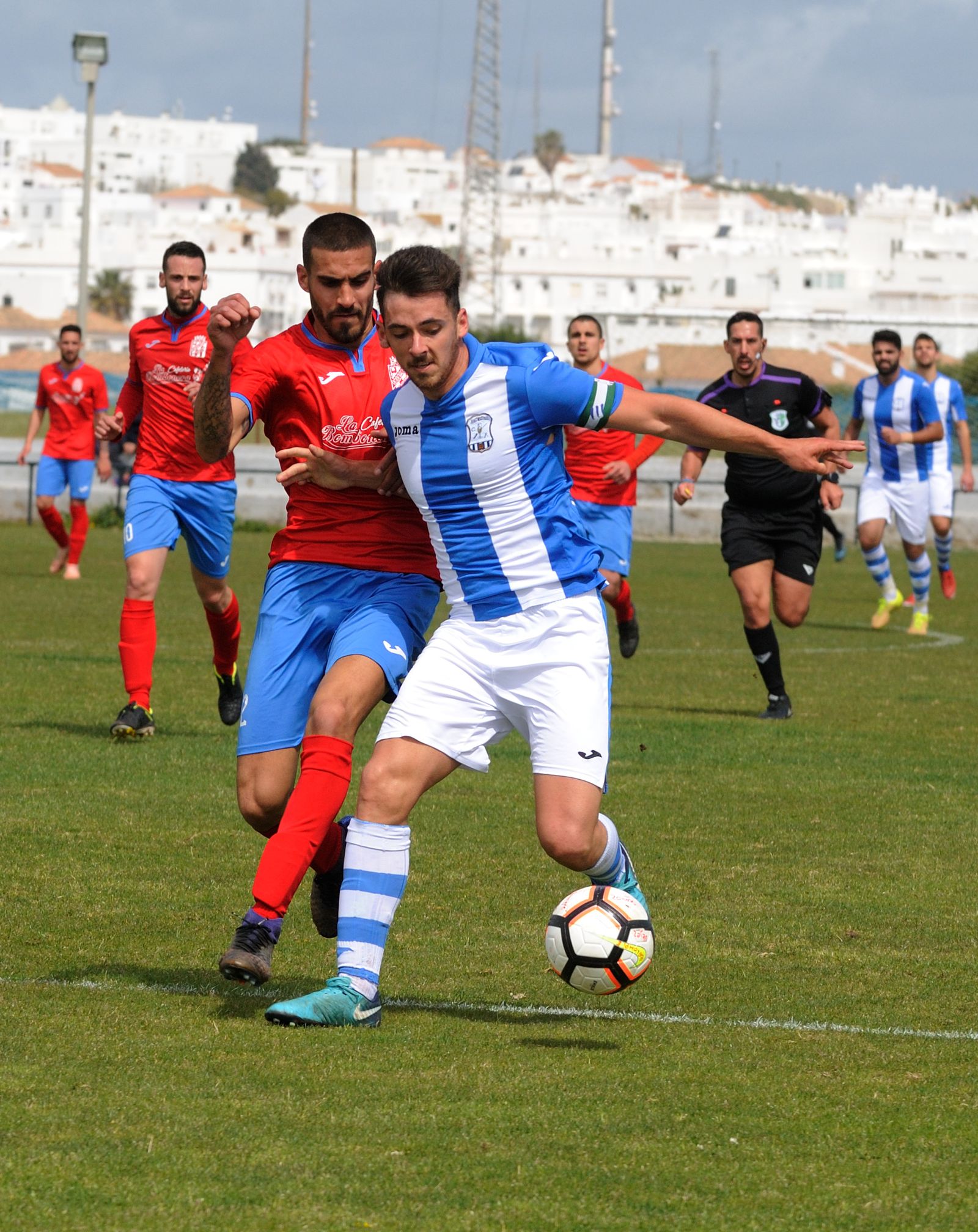 Jesús Vega podría tener dañado el menisco de una de las rodillas.