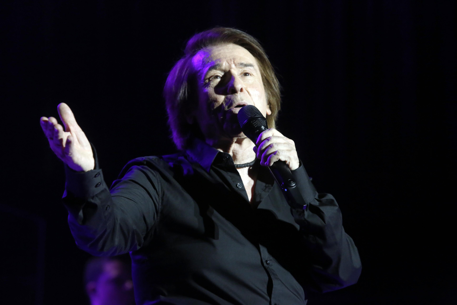 Raphael regresa entre bailes infinitos y éxitos de siempre