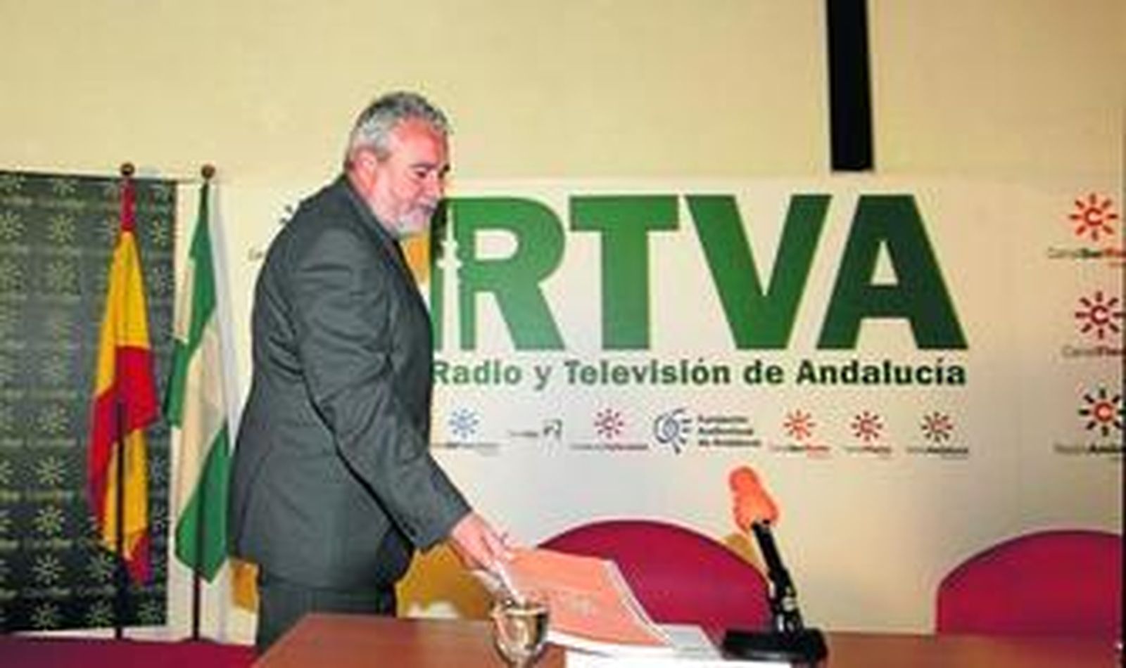 El subdirector general de la RTVA, Joaquín Durán, antes de la rueda de prensa que ofreció ayer.