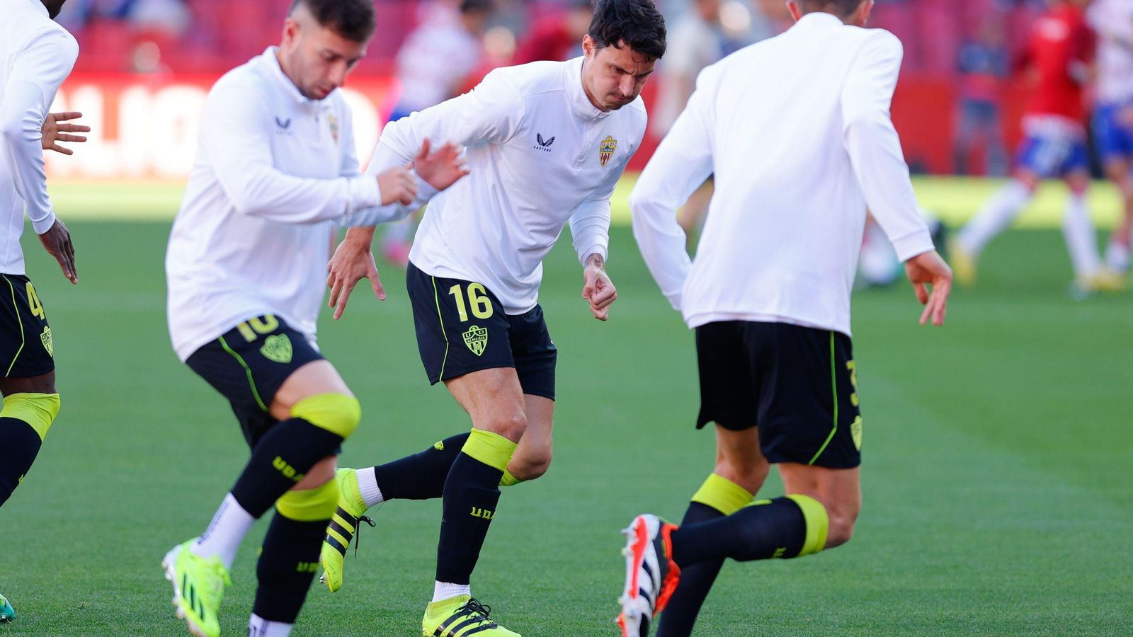 Radovanovic calentando en Los Cármenes junto a Embarba y Édgar