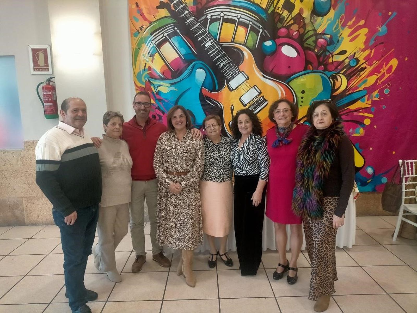Los hermanos Paco, Ángeles, Manolo, Isabel, Amalia, Rosi, Toñi y Mame del Castillo García, durante la comida familiar navideña celebrada en el restaurante ‘Yeyo’, en San Fernando.