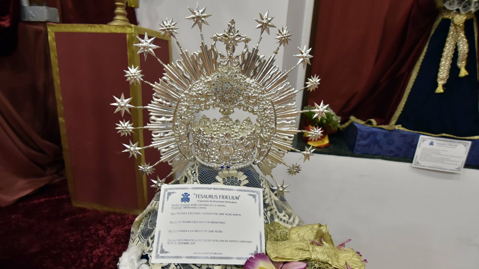 Las fotos de la exposicíon de Devociones Particulares en el Edificio Istmo - Comandancia