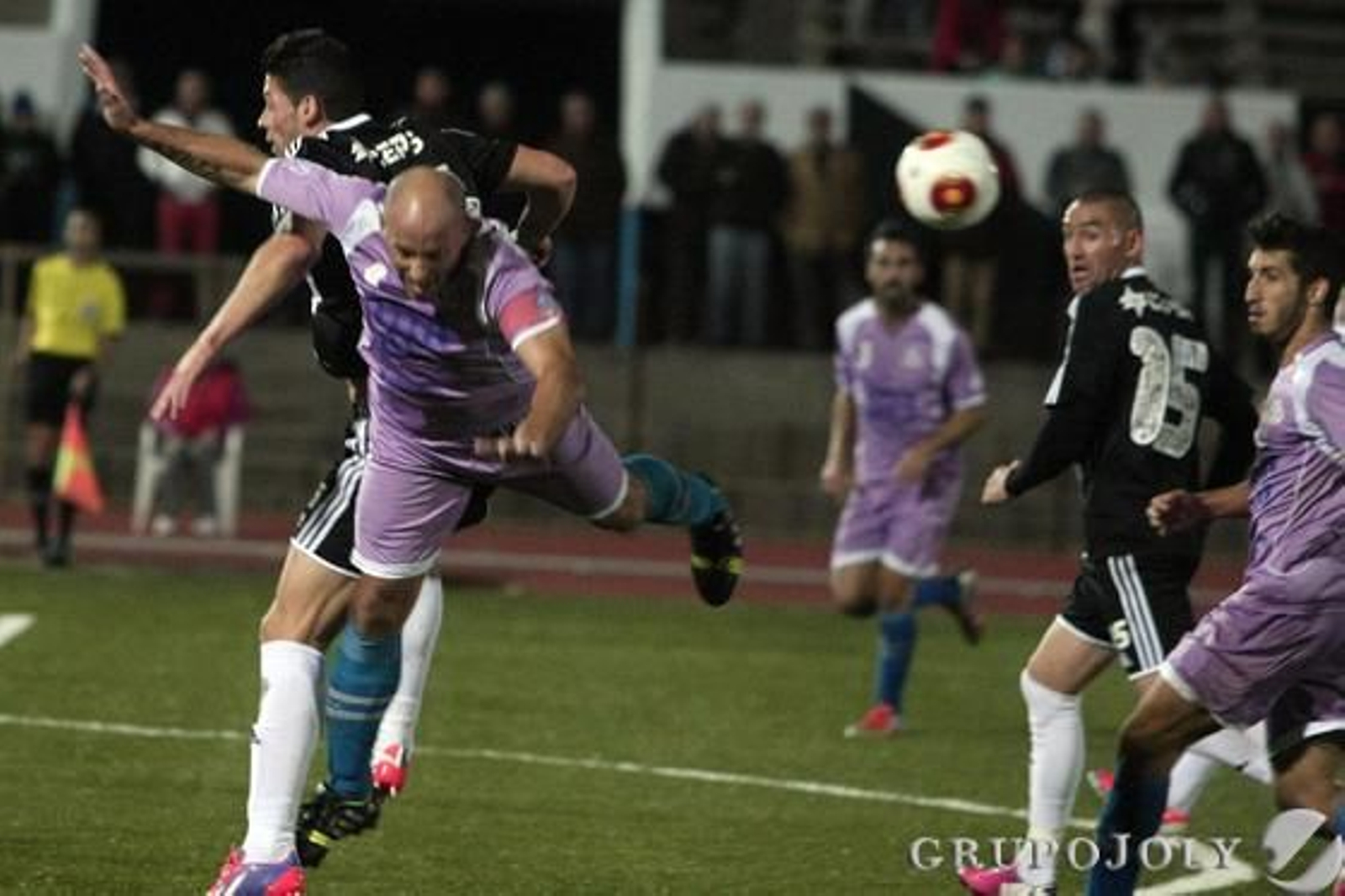 La Balona tropieza en el Municipal (1-2) y deja pasar una oportunidad de cazar al cuarto

Foto: Paco Guerrero