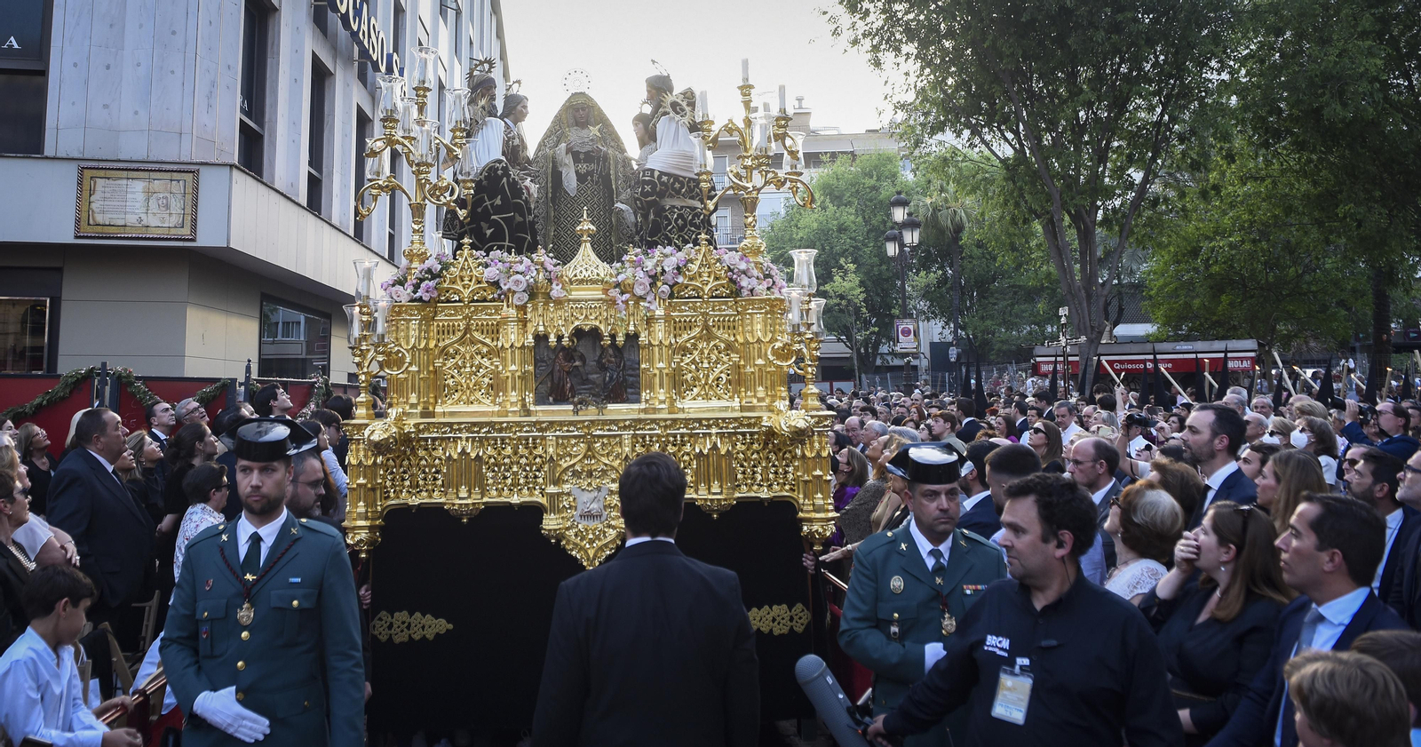 Las imágenes del Santo Entierro Grande por la Campana