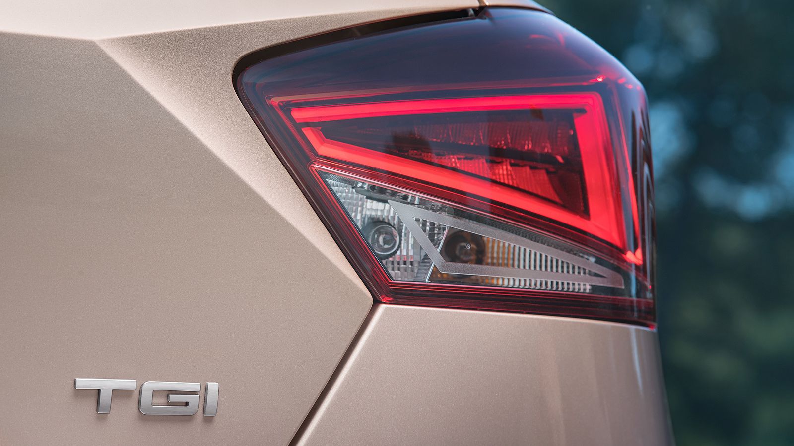 El Ibiza TGI está impulsado por GNC (Gas Natural Comprimido) o gasolina.